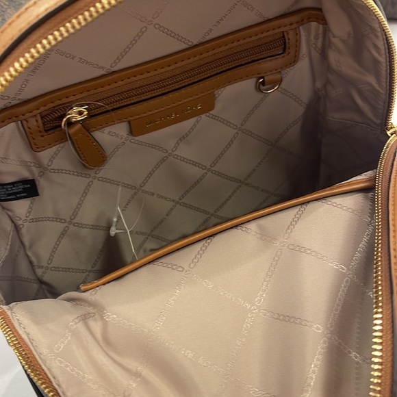 Michael Kors Womens Valerie Medium Logo Backpack 30F2G9VB2B Brown 
NWT - Picture 10 of 16